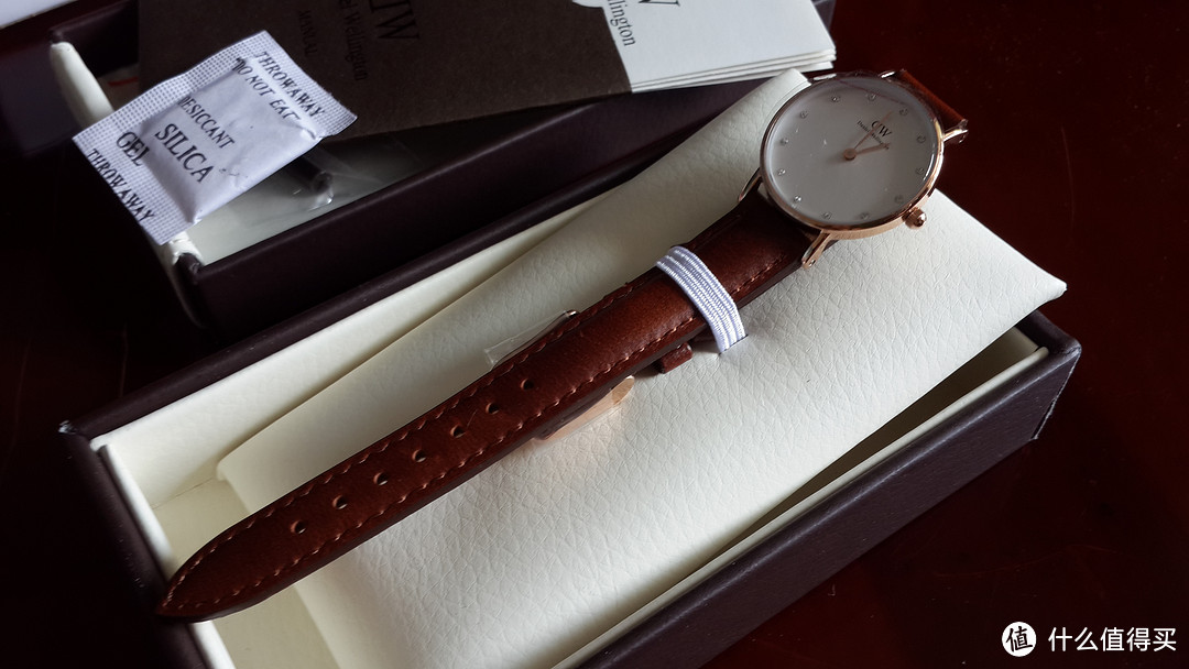 Daniel Wellington 丹尼尔•惠灵顿 0900DW 腕表开箱 及与 FOSSIL ES3083 腕表简单对比