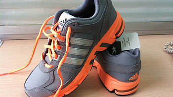 与媳妇儿的心思不谋而合，adidas 阿迪达斯 AKTIV 系列跑步鞋 B26571 开箱体验