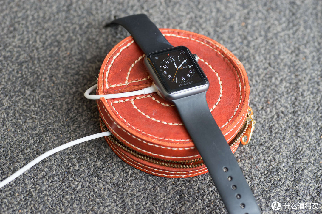 皮艺爱好者DIY染色植鞣皮Apple Watch充电包