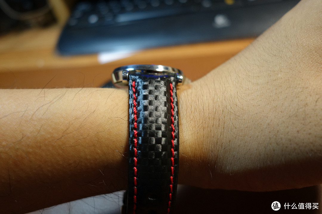 夏天到了给手表换个新衣服 — Hirsch 碳纤维表带