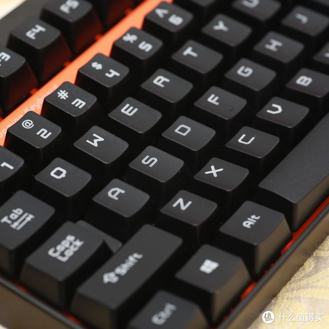 国轴打字还够用:Rapoo 雷柏 V500 茶轴 & BenQ 明基 KX670 黑轴 机械键盘