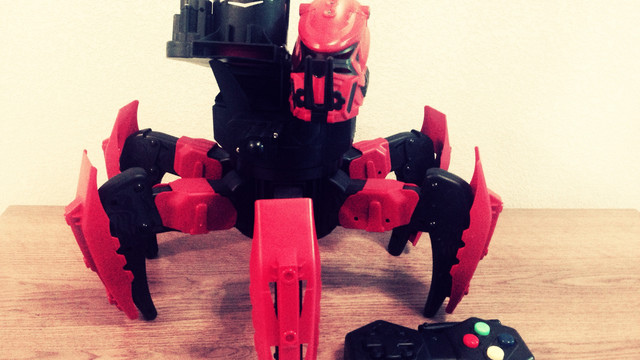 德味扑鼻,祖国版玩具 — attacknid 六足攻击机器人