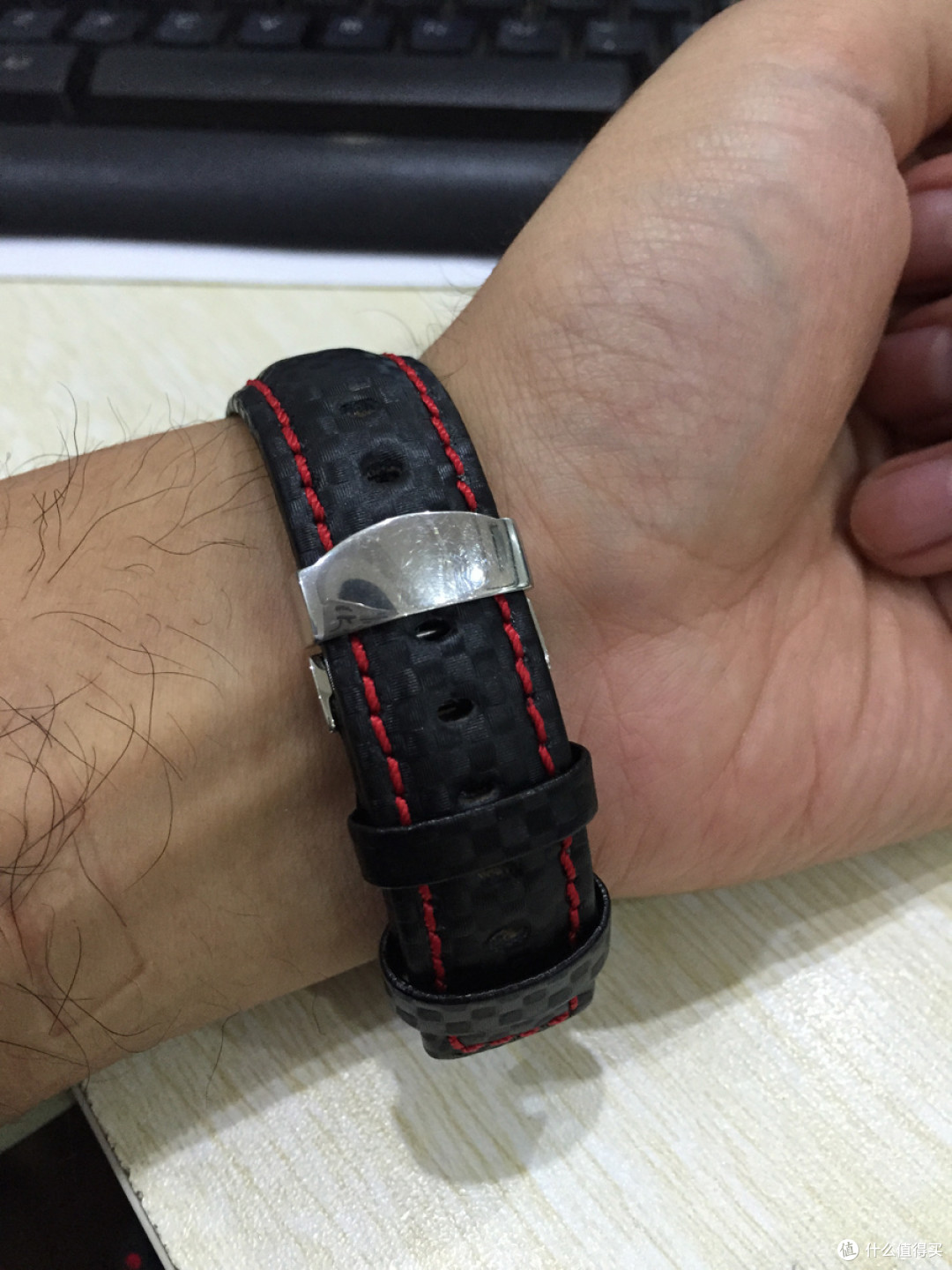 夏天到了给手表换个新衣服 — Hirsch 碳纤维表带