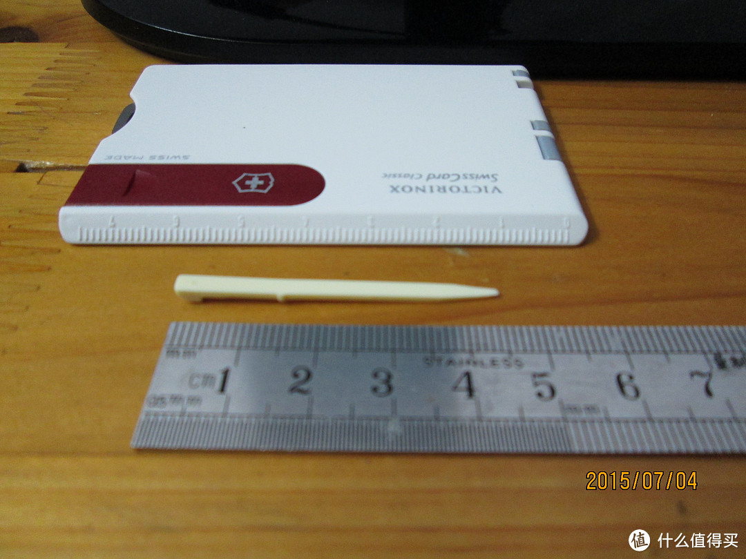 并没有军刀好：VICTORINOX 维氏瑞士军刀卡系列0.7107白+红刀