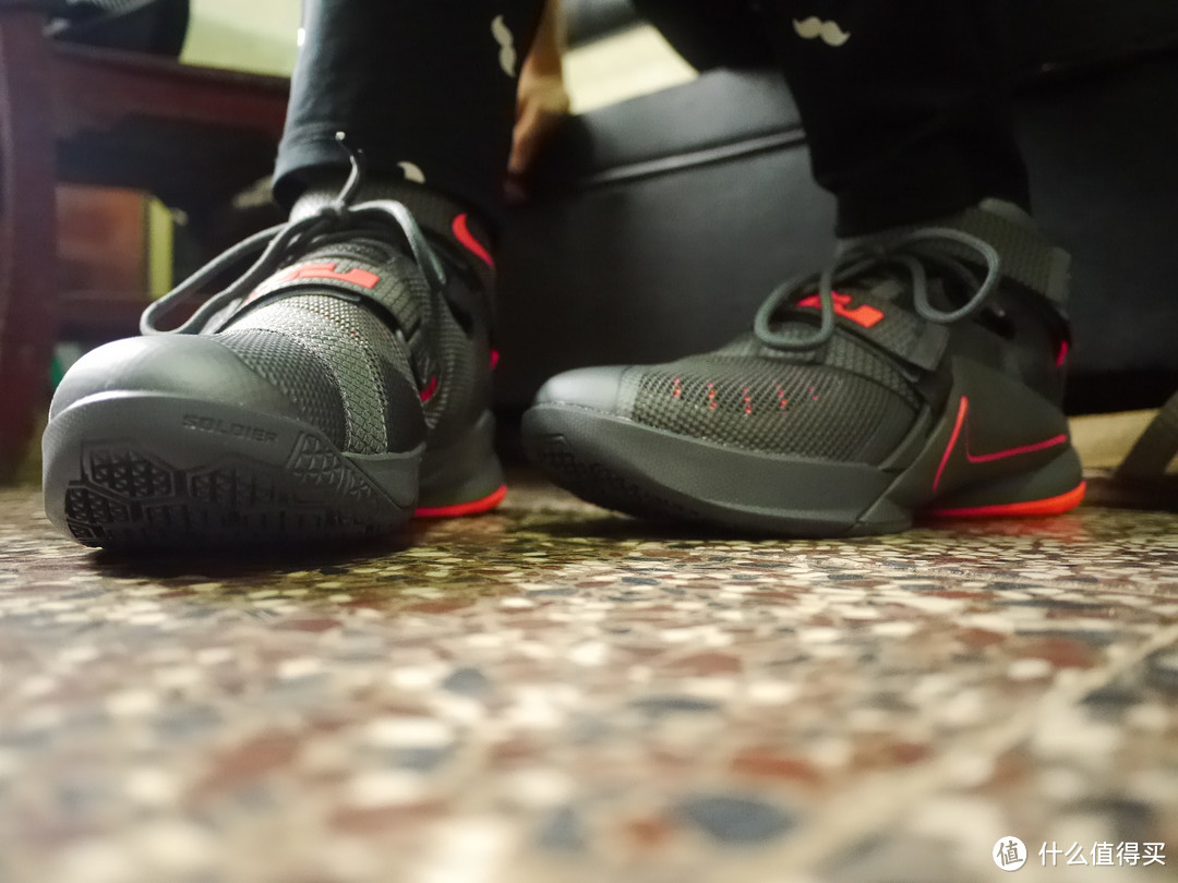 Nike 耐克 SOLDIER 9 詹姆斯士兵9代 XDR 外场篮球鞋