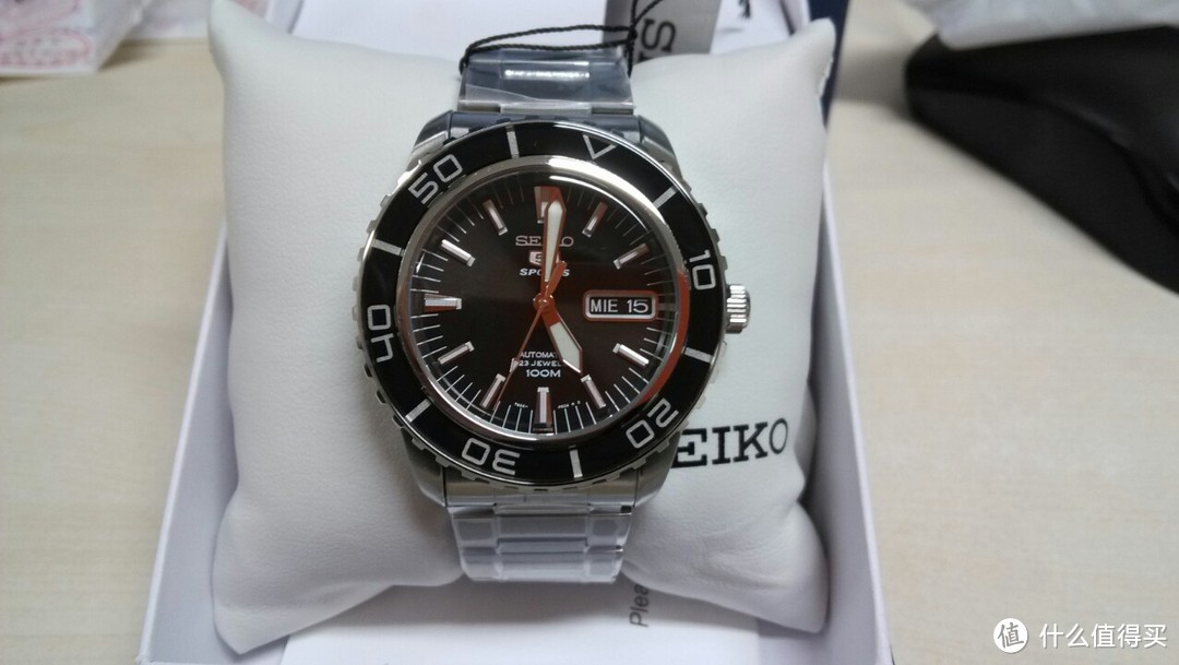 首晒Seiko 精工 5 SNZH55J1 飞鹰计划背透机械男表