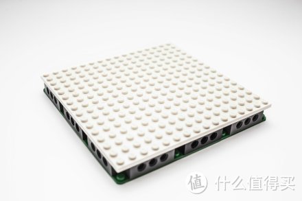 用LEGO 乐高画一幅画：积木与像素的世界