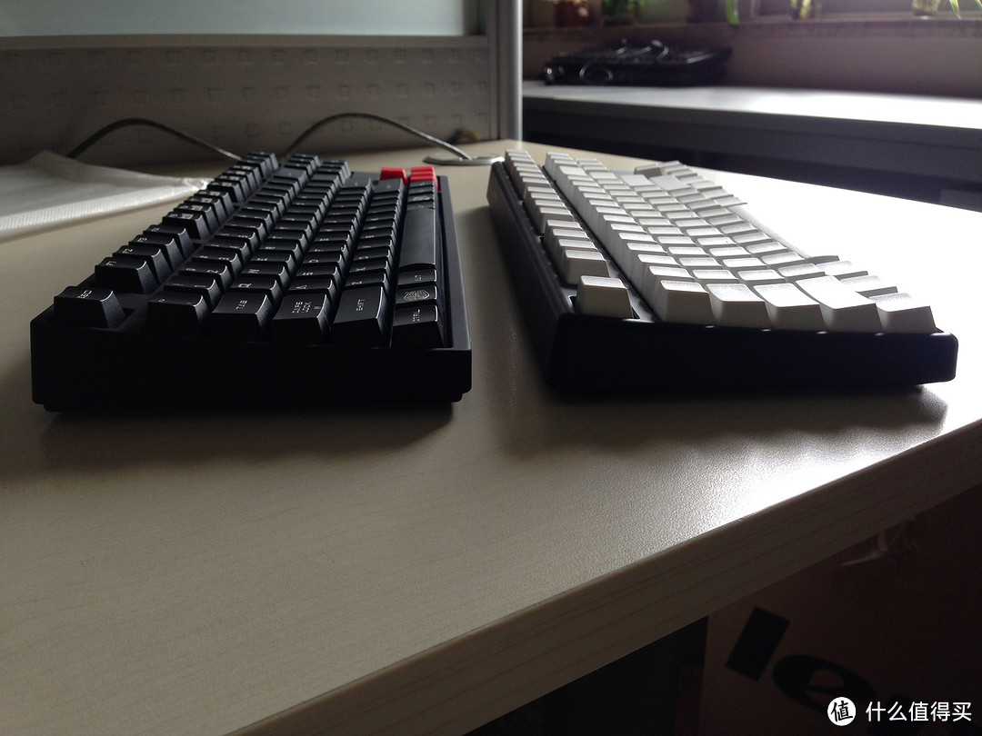 半价大F与大F亲兄弟的对决！CoolerMaster 酷冷至尊 烈焰枪 87 & Leopold FC200R 外观对比测评