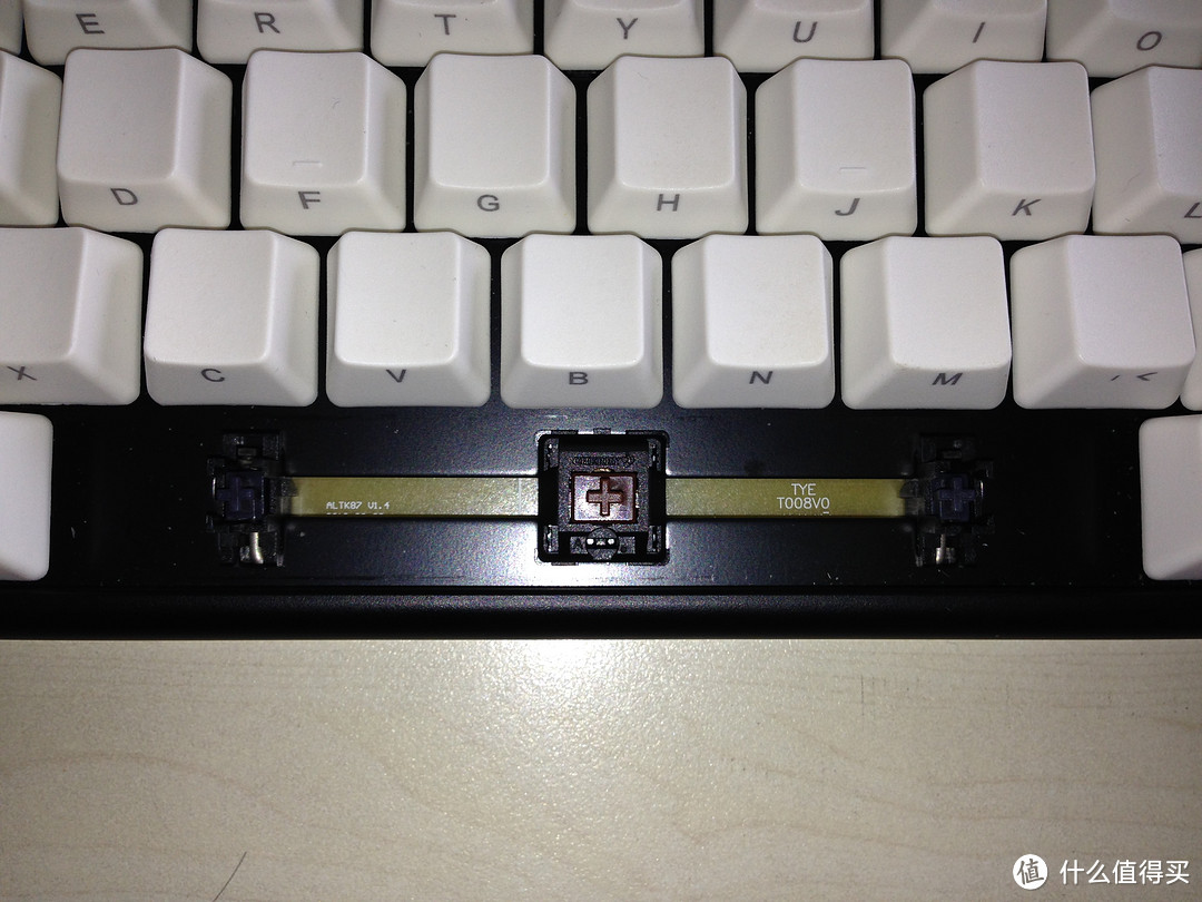 半价大F与大F亲兄弟的对决！CoolerMaster 酷冷至尊 烈焰枪 87 & Leopold FC200R 外观对比测评