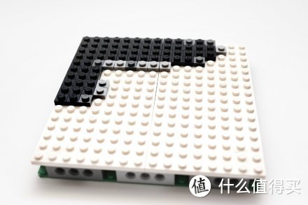 用LEGO 乐高画一幅画：积木与像素的世界