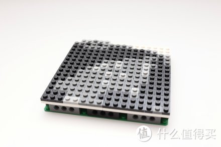 用LEGO 乐高画一幅画：积木与像素的世界