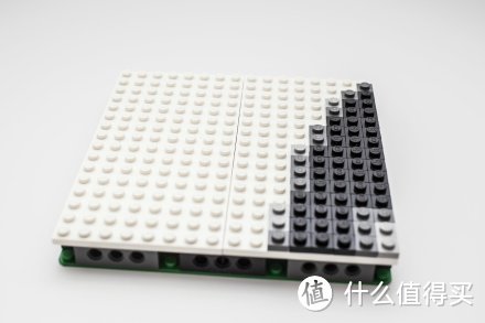 用LEGO 乐高画一幅画：积木与像素的世界