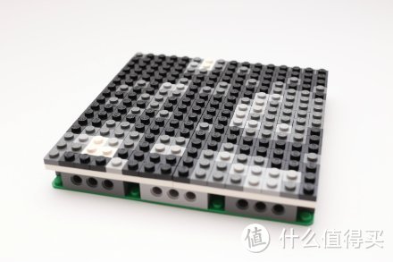 用LEGO 乐高画一幅画：积木与像素的世界