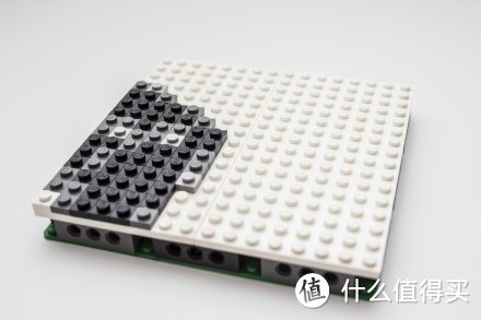 用LEGO 乐高画一幅画：积木与像素的世界