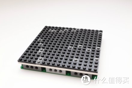 用LEGO 乐高画一幅画：积木与像素的世界