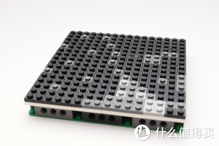 用LEGO 乐高画一幅画：积木与像素的世界