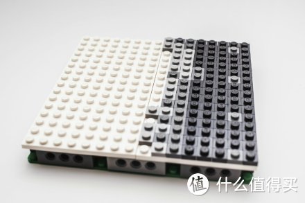 用LEGO 乐高画一幅画：积木与像素的世界