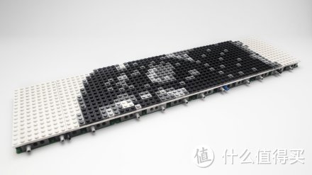 用LEGO 乐高画一幅画：积木与像素的世界