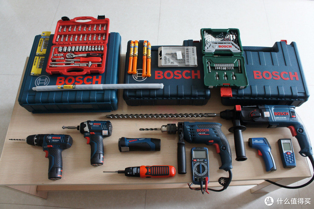 BOSCH 博世充电式冲击钻、冲击起子机、电筒和电锤