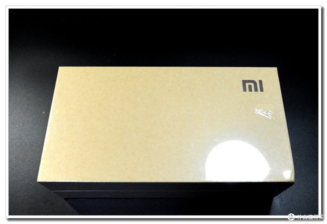 产品的外包装,带塑封,延续了小米的产品风格