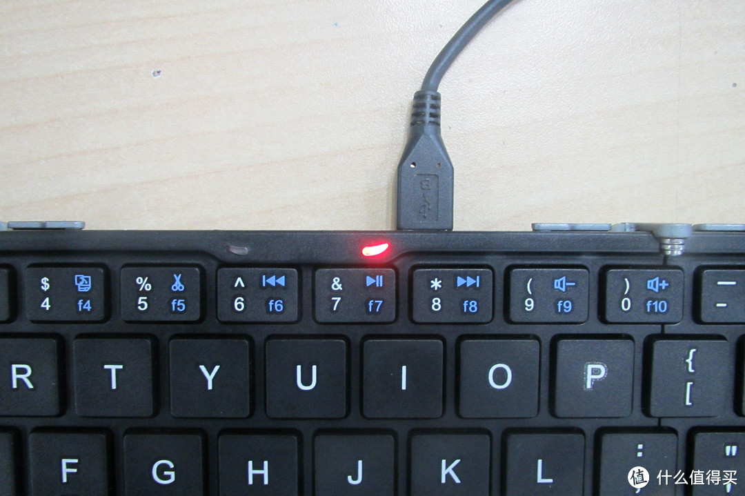 蓝牙键盘新王者----B.O.W 航世HB066三折叠通用蓝牙键盘评测
