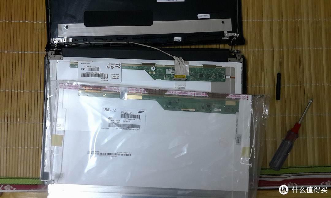 Lenovo 联想 B5400 笔记本屏幕更换记