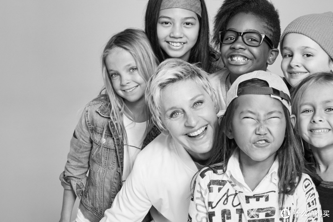 让女孩做自己：GAP 携手艾伦秀主持人 Ellen DeGeneres 推童装系列 GapKids x ED