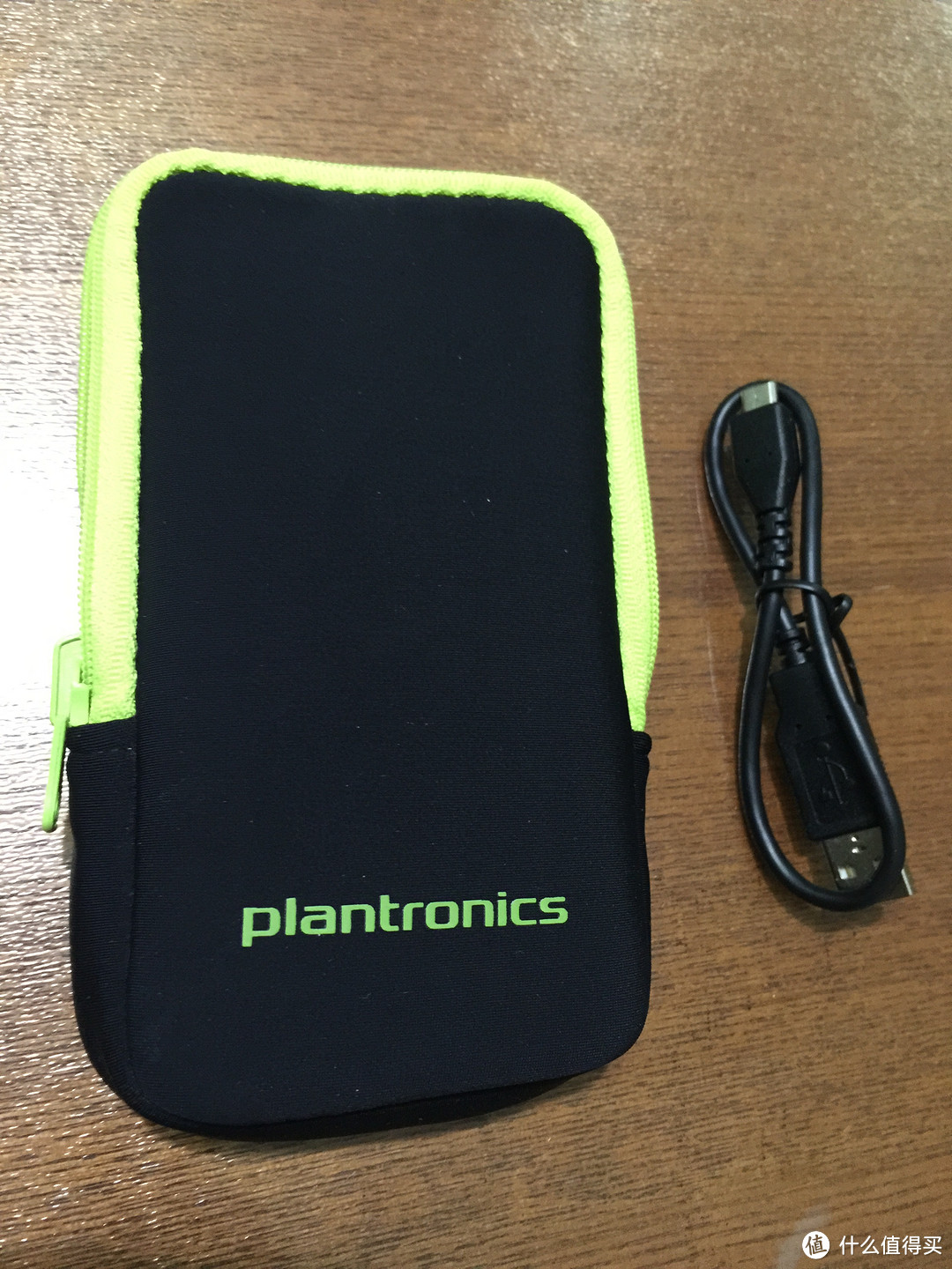 运动中的一抹骚绿：Plantronics 缤特力 backbeat fit 运动耳机开箱体验