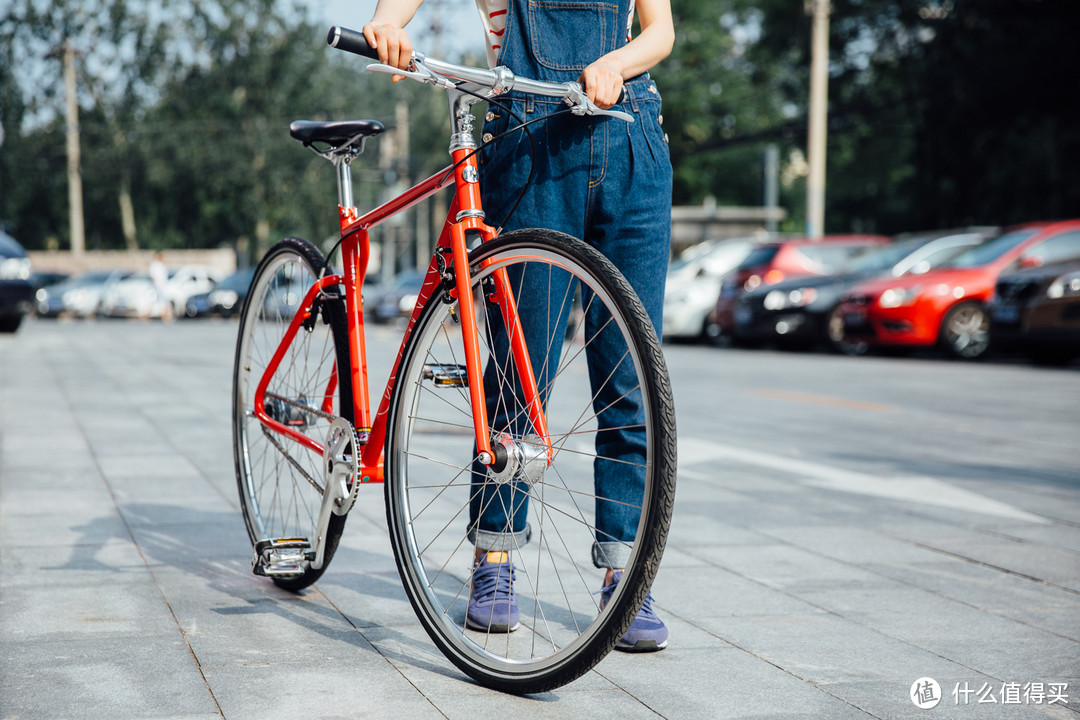 《到站秀》第6弹：700Bike城市自行车 后街 限量定制版（火山红、金秋黄）