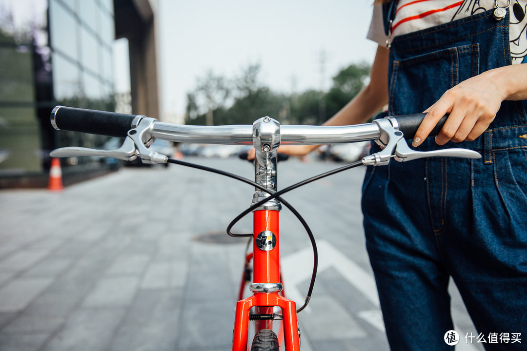 《到站秀》第6弹：700Bike城市自行车 后街 限量定制版（火山红、金秋黄）