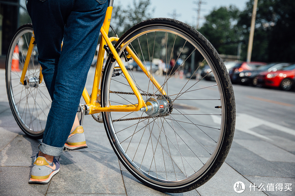 《到站秀》第6彈:700bike城市自行車 后街 限量定製版(火山紅,金秋黃)