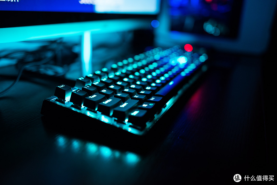 跑马灯的键盘：ROYAL KLUDGE RG928 RGB 幻彩背光式机械键盘
