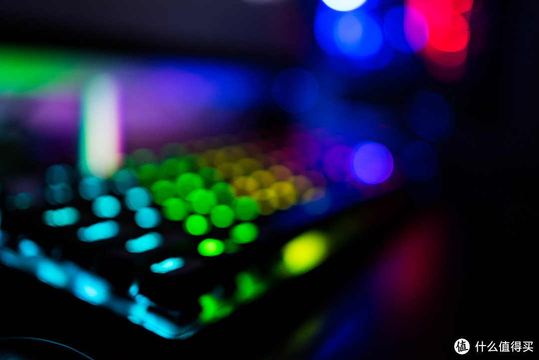 跑马灯的键盘：ROYAL KLUDGE RG928 RGB 幻彩背光式机械键盘