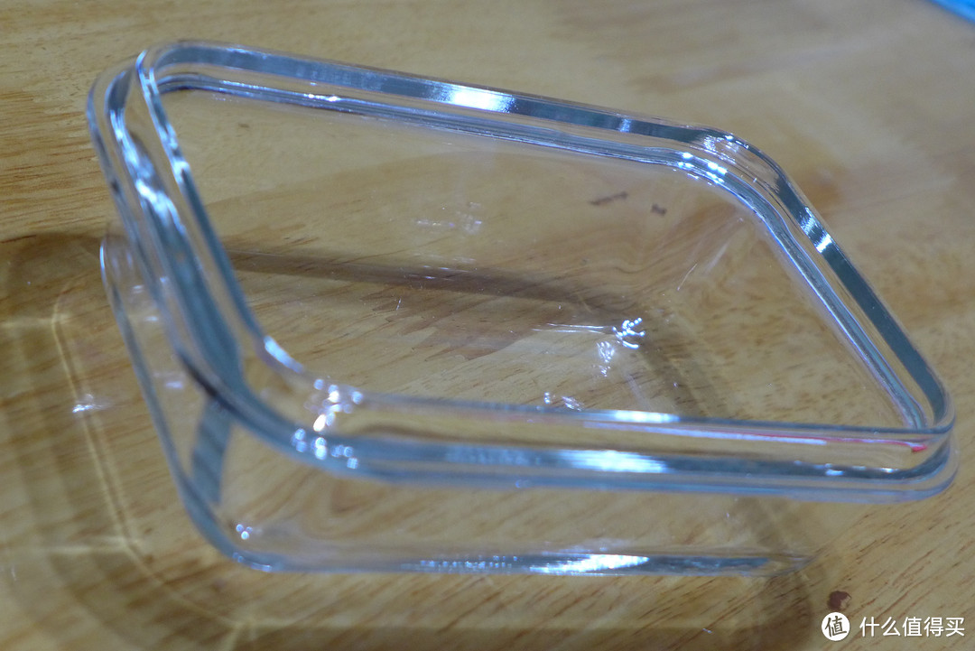 玻璃材质还是很不错的，透明，厚度适中，没有杂质