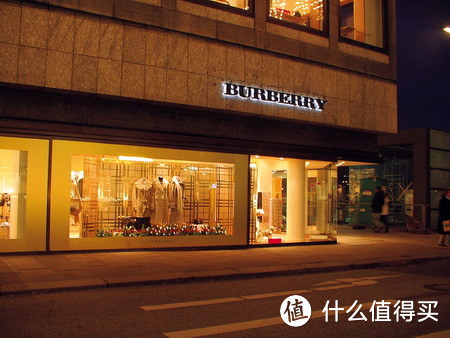 线上选货线下试衣：BURBERRY 博柏利 升级电商库存体系 整合线上线下资源