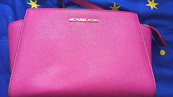 MICHAEL Michael Kors Selma 女士斜挎包 中号外观展示(皮质|五金|logo|拉链)