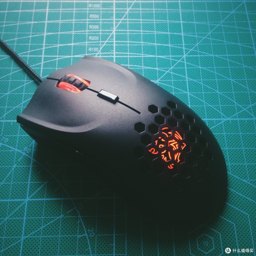 红与黑的精灵 - Tt eSPORTS VENTUS X 游戏鼠标