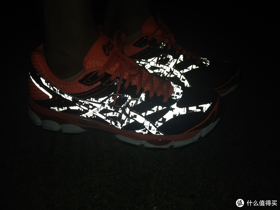 ASICS 亚瑟士 GEL-Cumulus 16 Lite-Show 男款缓震跑鞋 夜光版