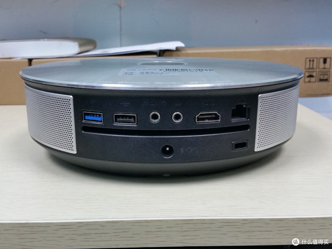 "圆梦型"智能投影:极米z4x无屏超级电视评测