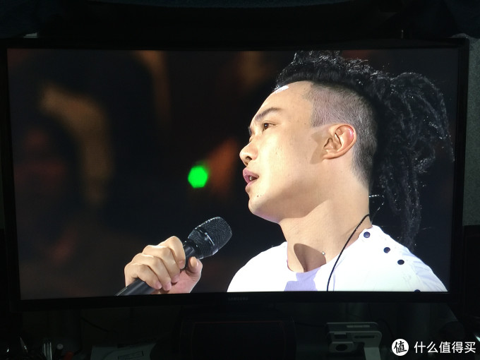 心中的那一抹弯月 — SAMSUNG 三星 S27E510C