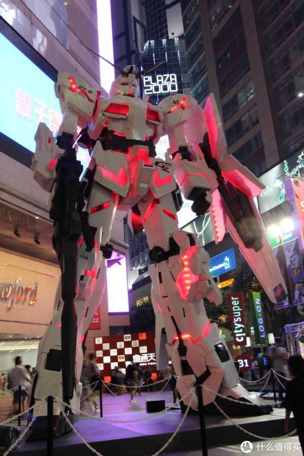时代广场,先祭了五脏庙,饱餐一顿之后,就开始朝圣之路---机动战士高达