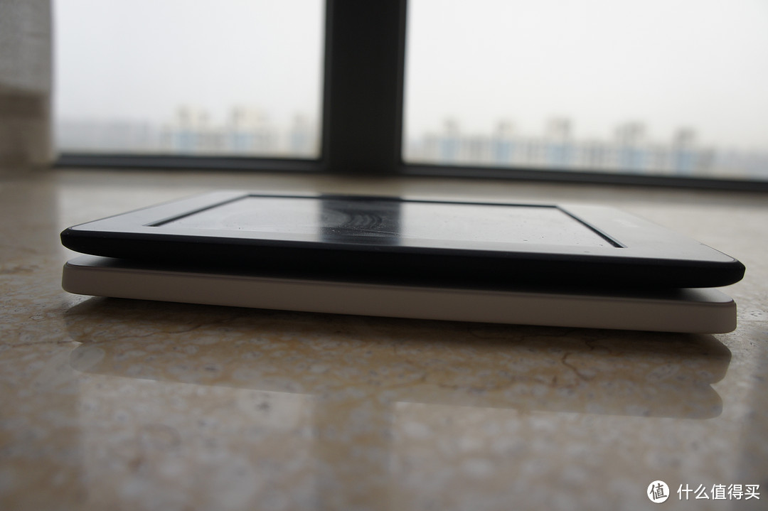 白色New Kindle到货 伪开箱对比Kindle PaperWhite一代