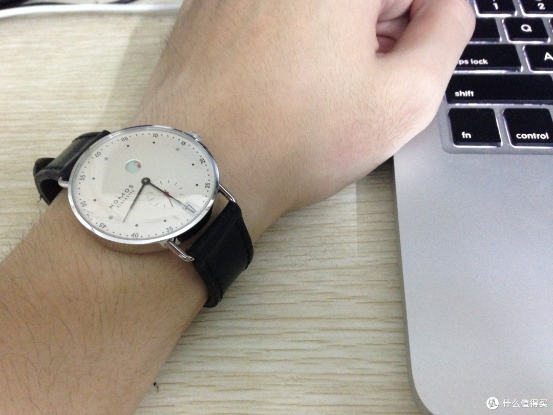 买的是情怀:NOMOS METRO系列 机械男表 1101
