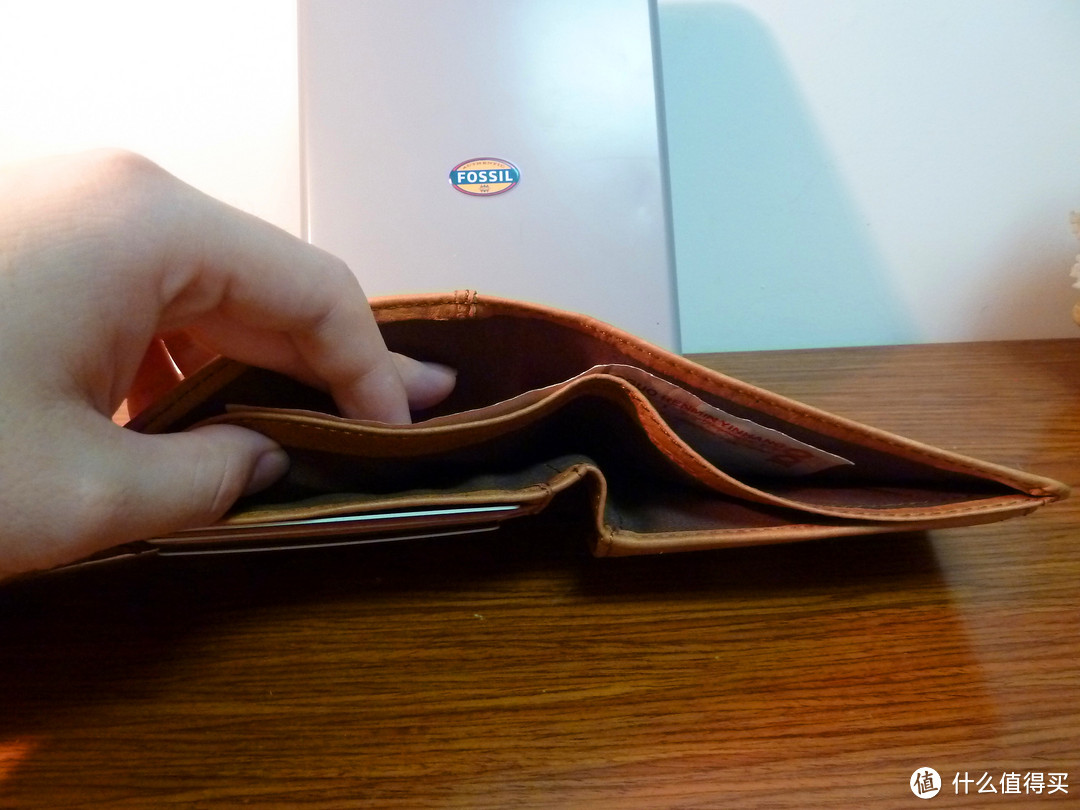 分享最近购置的两个钱包：BRONCK 极简小钱包和 Fossil 钱包