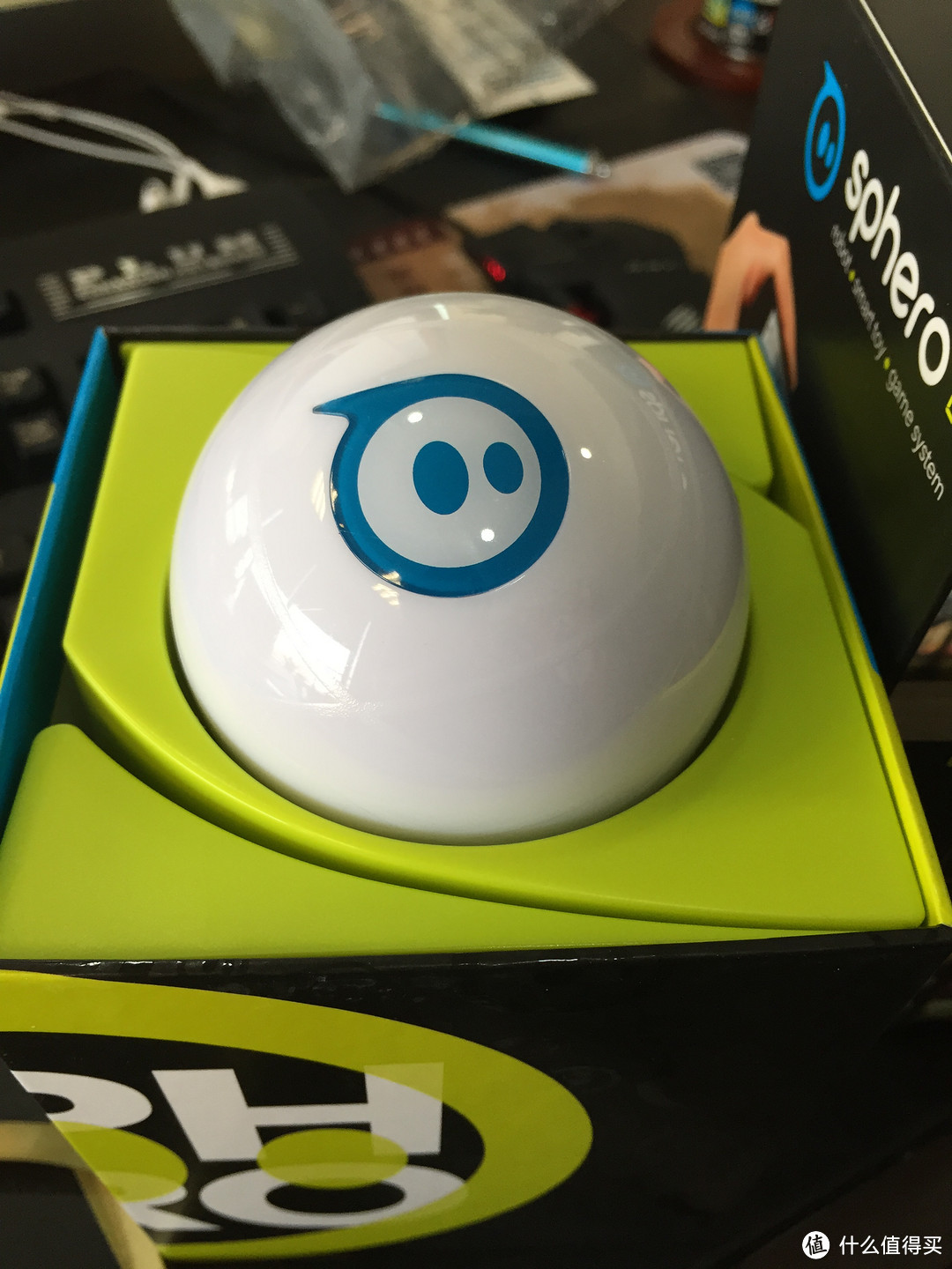 未来科学但并不接地气：Orbotix Sphero 2.0 App Controlled Robotic Ball 智能神奇小球2代