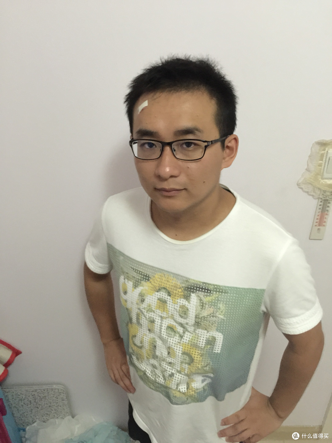 脑袋鼓个痘,创可贴挡挡先 脑袋鼓个痘,创可贴挡挡先
