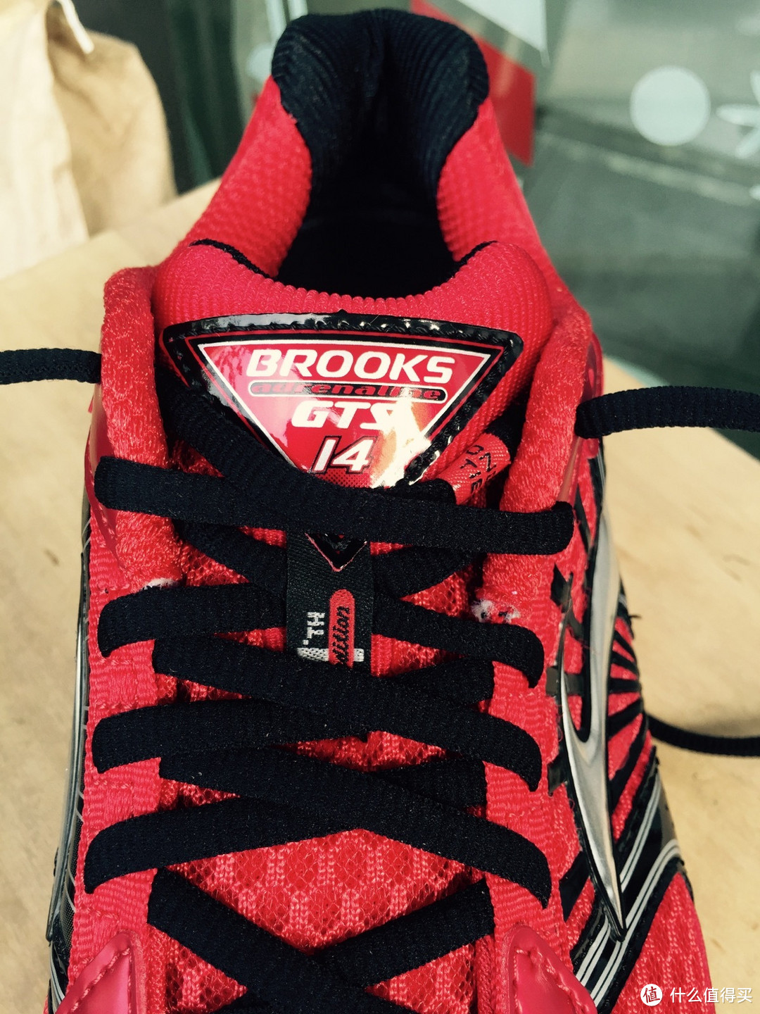 一双艳丽的红“孩”儿：Brooks 布鲁克斯 Adrenaline GTS 14 次*级支撑系跑鞋