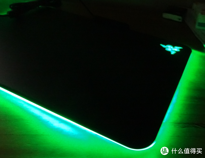 会发光的鼠标垫：Razer 雷蛇 Firefly 烈焰神虫 游戏鼠标垫