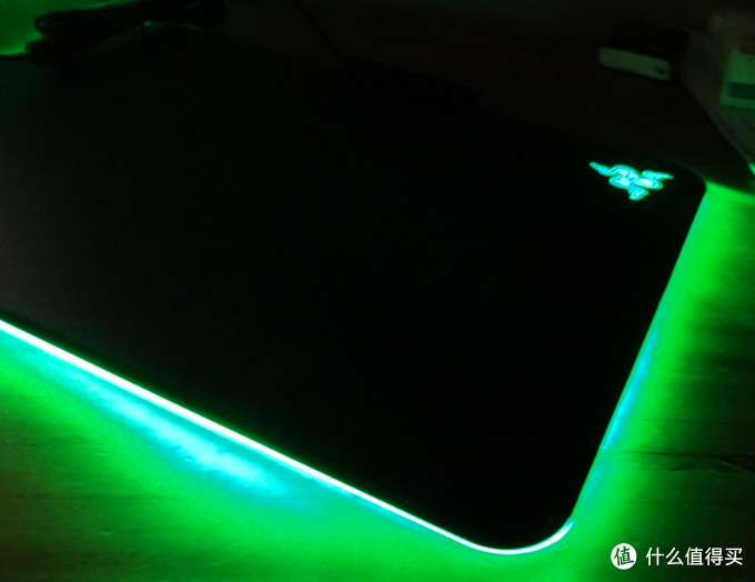 会发光的鼠标垫：Razer 雷蛇 Firefly 烈焰神虫 游戏鼠标垫