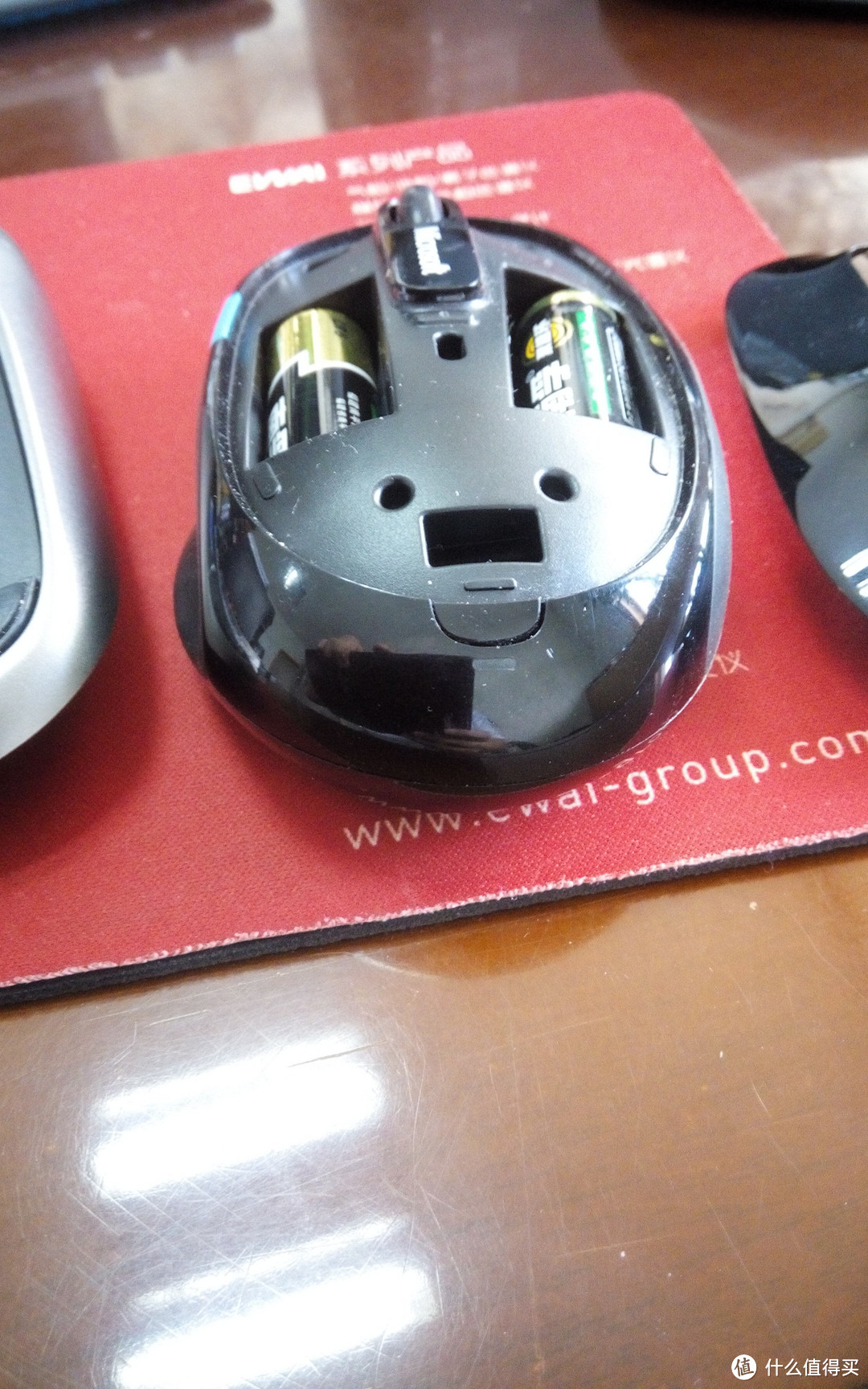 雷柏T8无线触控鼠标，简约而不简单。